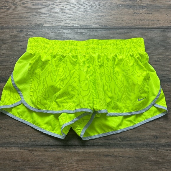 Nike Woman Dri-FIT Neon Green Short - Picture 4 of 4
